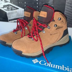 Columbia hiking boots Women’s size 8.5